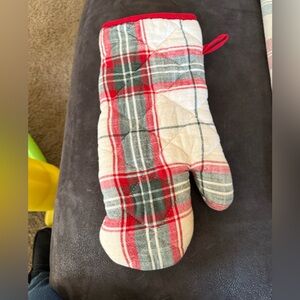 Hearth and Hand with Magnolia oven mitt